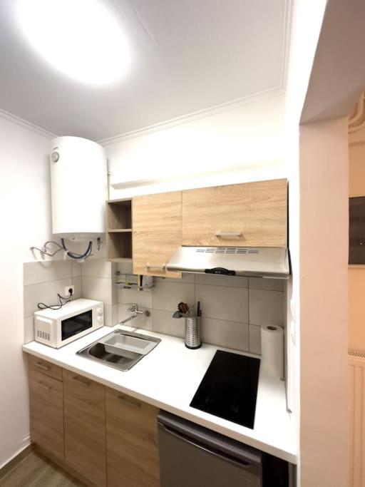 Petite Retreat In Kolonaki, Athens /Netflix Apartment Екстериор снимка